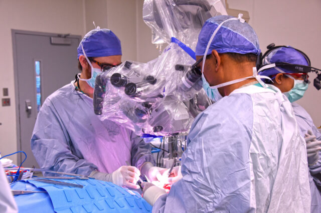 Dr. Rui Fernandes performs head and neck surgery at UF Health Jacksonville